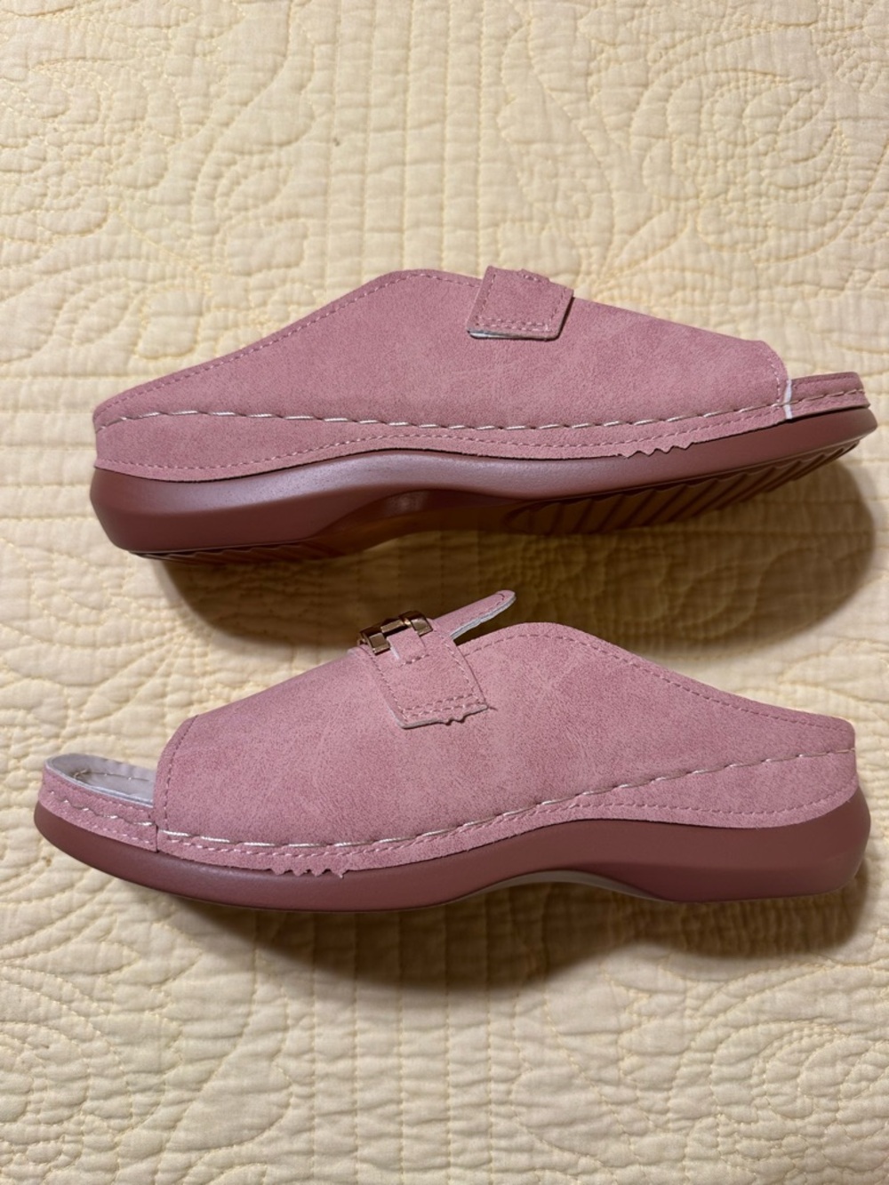Women's Blush Slip-On Mules with Gold Chain Detail - Picture 3 of 7